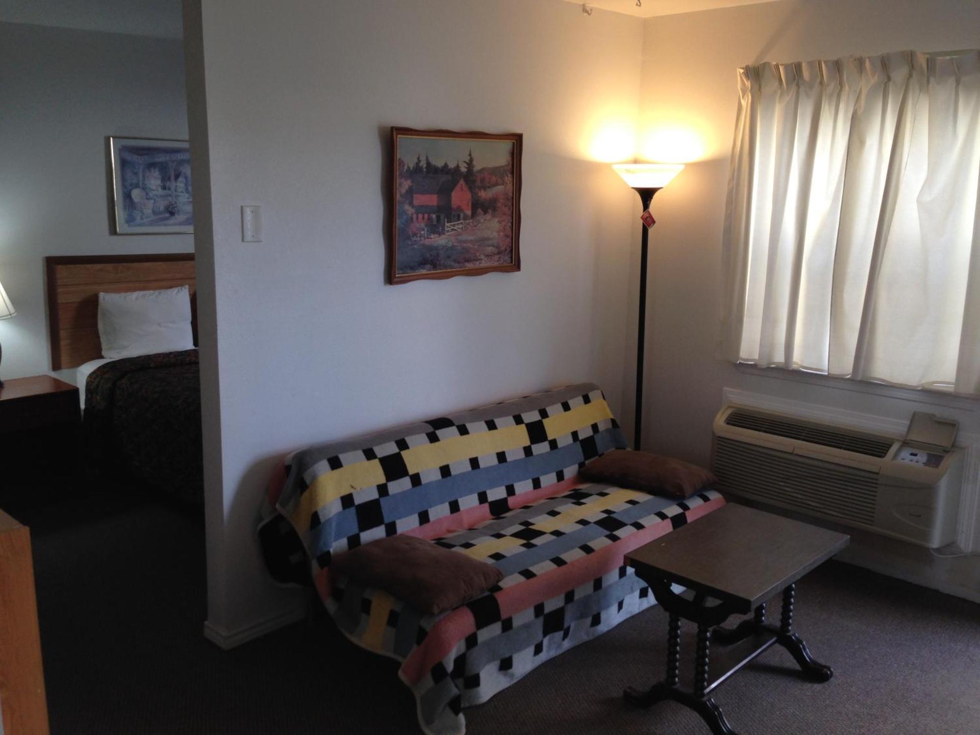Mayo Inn Roswell Room photo